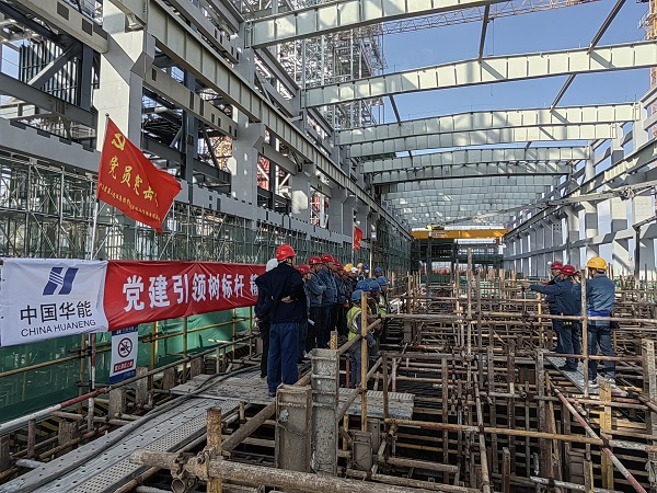 1、黨建引領(lǐng)樹標桿 精心施工創(chuàng)精品”確保1、2號汽機基座順利澆筑.jpg 1、黨建引領(lǐng)樹標桿 精心施工創(chuàng)精品”確保1、2號汽機基座順利澆筑.jpg