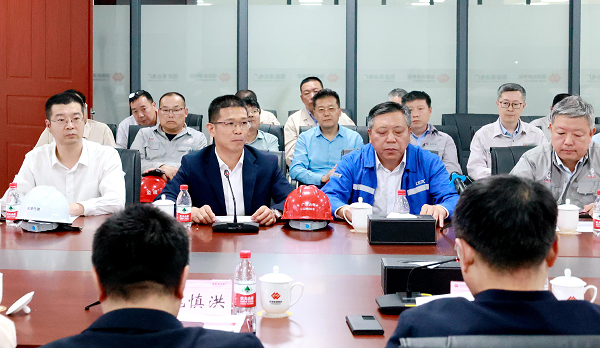 ??倳?huì)議上發(fā)言.png ??倳?huì)議上發(fā)言.png