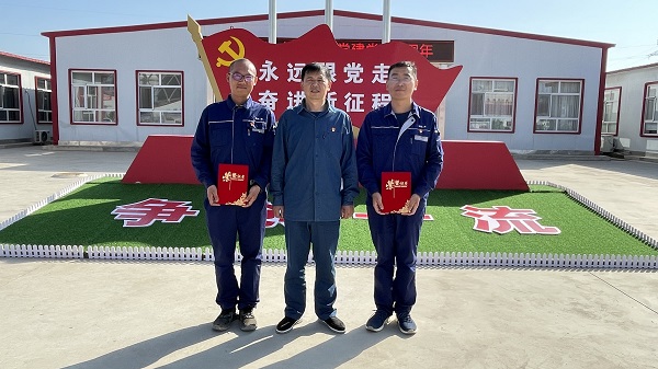 2、華能正寧項(xiàng)目部黨員李輝、王登位榮獲“黨建引領(lǐng)、聯(lián)建共建”先進(jìn)個(gè)人.jpg 2、華能正寧項(xiàng)目部黨員李輝、王登位榮獲“黨建引領(lǐng)、聯(lián)建共建”先進(jìn)個(gè)人.jpg