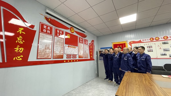 4、華能正寧項(xiàng)目部黨支部組織黨員重溫入黨誓詞.jpg 4、華能正寧項(xiàng)目部黨支部組織黨員重溫入黨誓詞.jpg