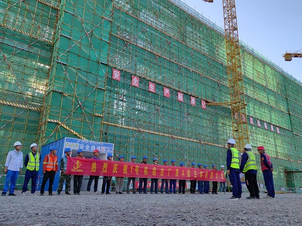 1-1號(hào)機(jī)組主廠房A排順利封頂.jpg 1-1號(hào)機(jī)組主廠房A排順利封頂.jpg