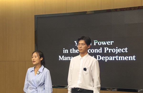 3王蘇雨、李亞鵬現(xiàn)場演繹《Youth Power in the Second Project Management Department》.JPG 3王蘇雨、李亞鵬現(xiàn)場演繹《Youth Power in the Second Project Management Department》.JPG