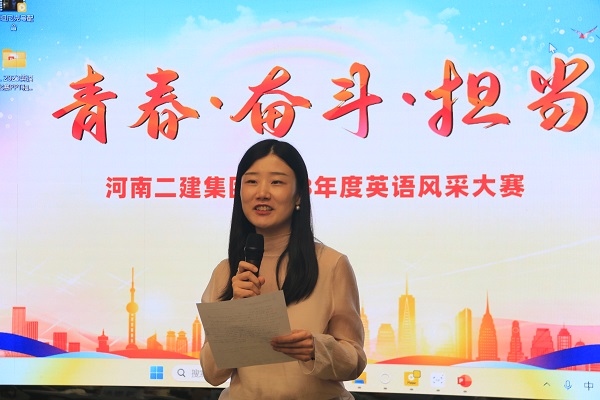 12河南財(cái)經(jīng)政法大學(xué)翟亞迪博士對選手的表現(xiàn)進(jìn)行點(diǎn)評.JPG 12河南財(cái)經(jīng)政法大學(xué)翟亞迪博士對選手的表現(xiàn)進(jìn)行點(diǎn)評.JPG