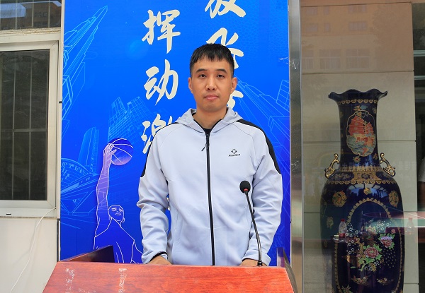 運(yùn)動(dòng)員代表發(fā)言.jpg 運(yùn)動(dòng)員代表發(fā)言.jpg