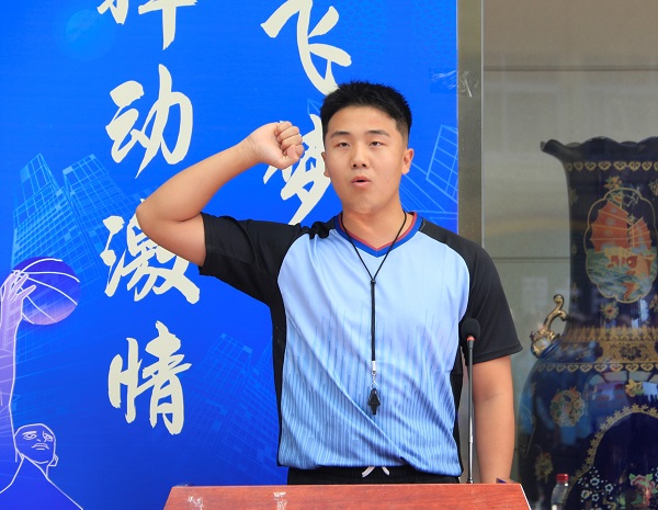 裁判員代表發(fā)言.jpg 裁判員代表發(fā)言.jpg
