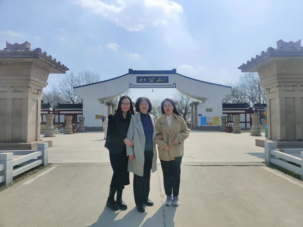 10淮南潘集項(xiàng)目組織女員工到八公山參觀游玩.jpg 10淮南潘集項(xiàng)目組織女員工到八公山參觀游玩.jpg