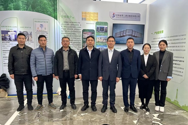 參會(huì)人員合影留念.jpg 參會(huì)人員合影留念.jpg