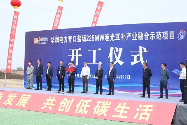 河南二建集團(tuán)副董事長兼安裝市政分公司經(jīng)理劉利強(qiáng)發(fā)表講話 - 副本.jpg 河南二建集團(tuán)副董事長兼安裝市政分公司經(jīng)理劉利強(qiáng)發(fā)表講話 - 副本.jpg
